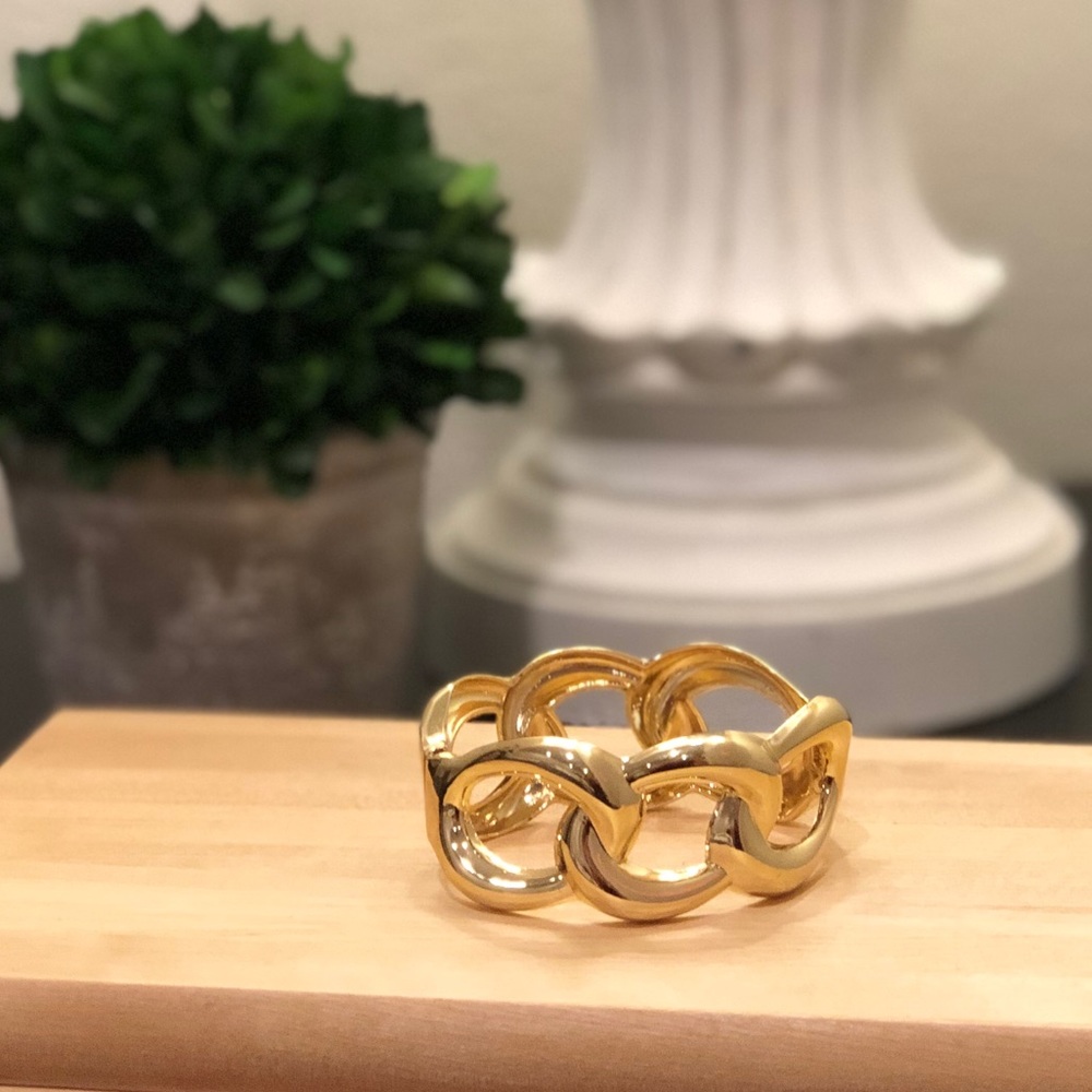 🌟2/$17🌟 Bright Gold Loop Design Clasp Bracelet